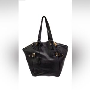 Yves Saint Laurent Shoulder Bag
Black Leather